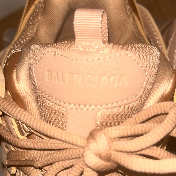 Balenciaga Track Size 45EU/12US
Beige Slightly Worn W dustbag - Picture 7 of 9